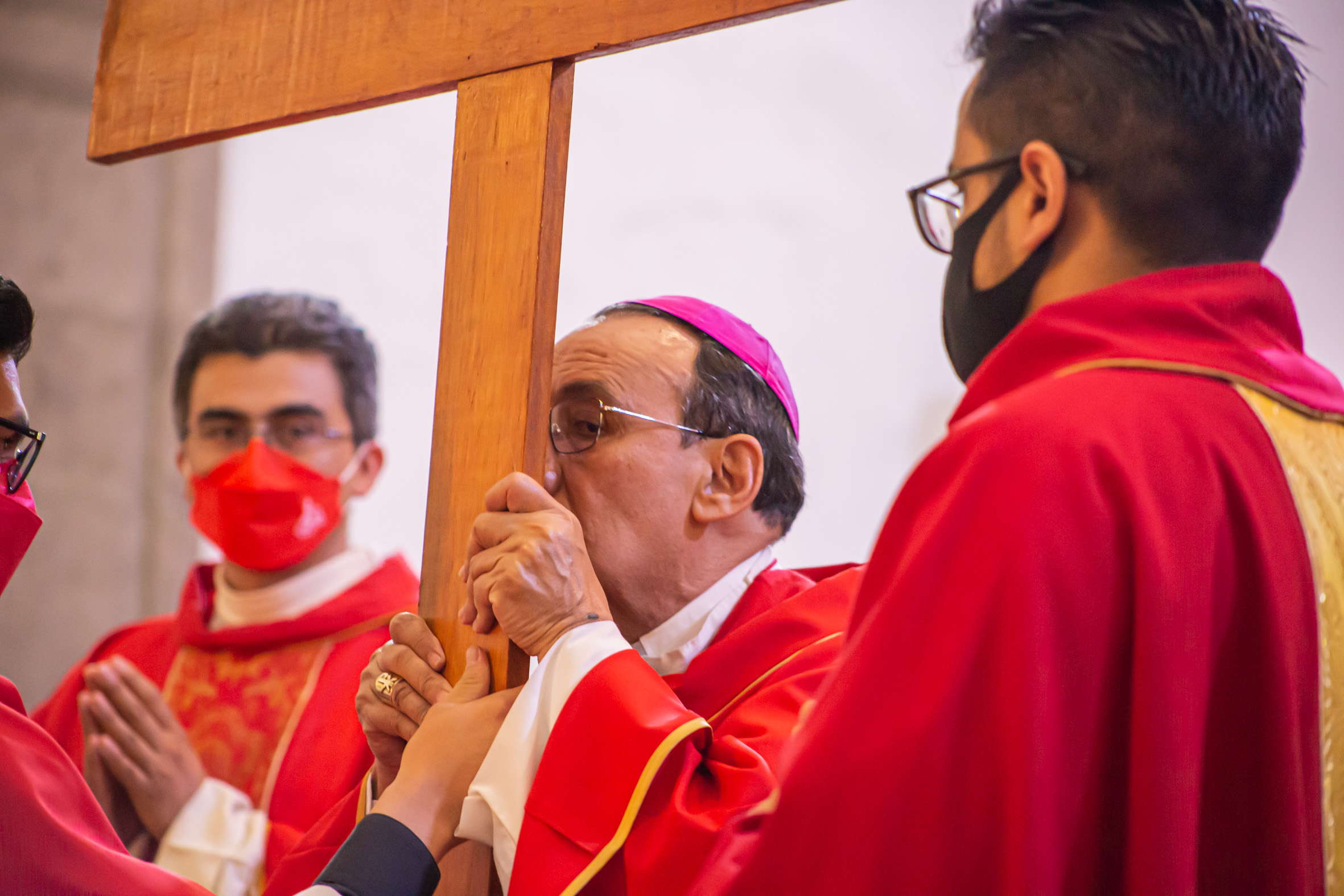 HOMILÍA EN LA ADORACIÓN A LA SANTA CRUZ