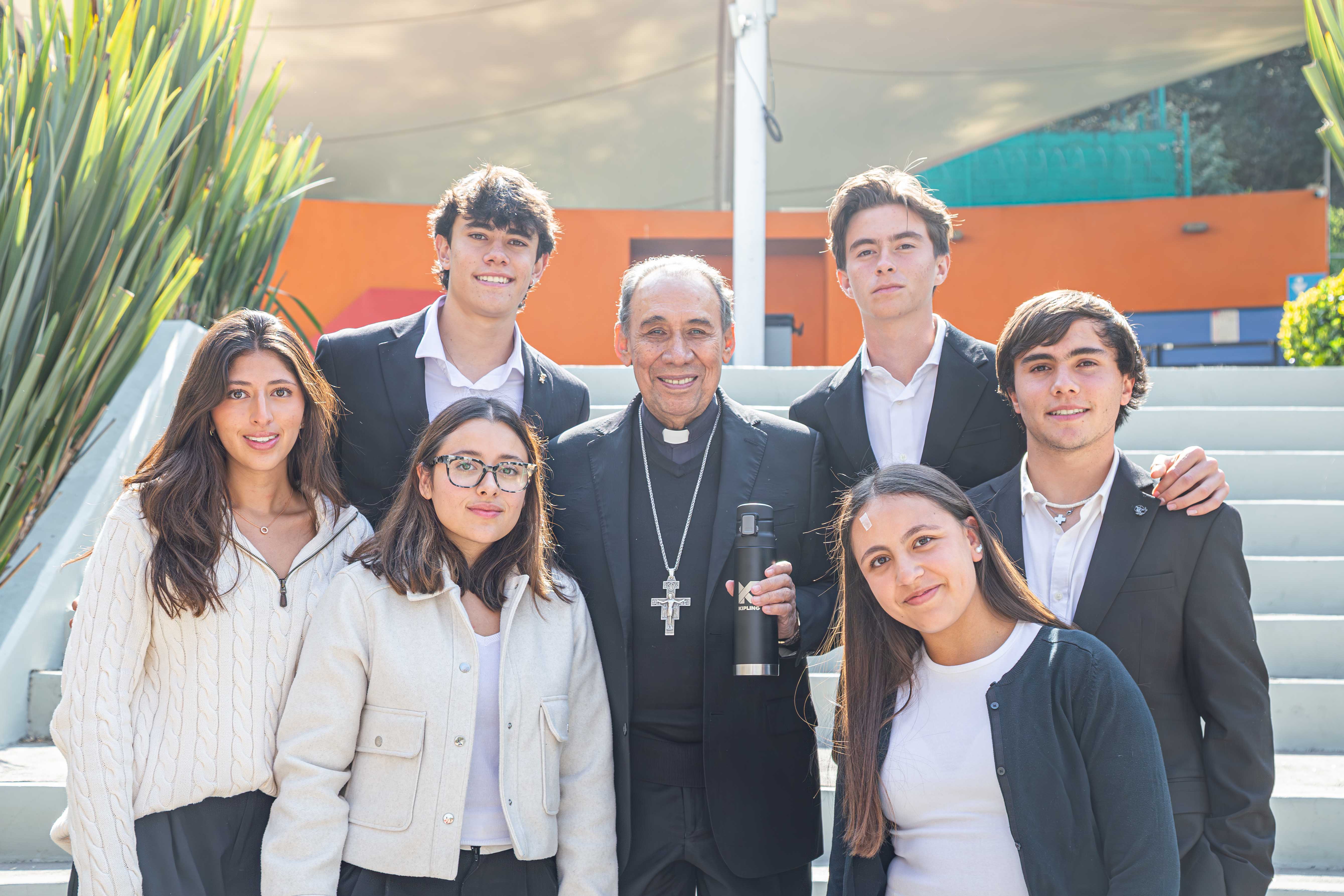 VISITA PASTORAL AL COLEGIO KIPLING CAMPUS ESMERALDA