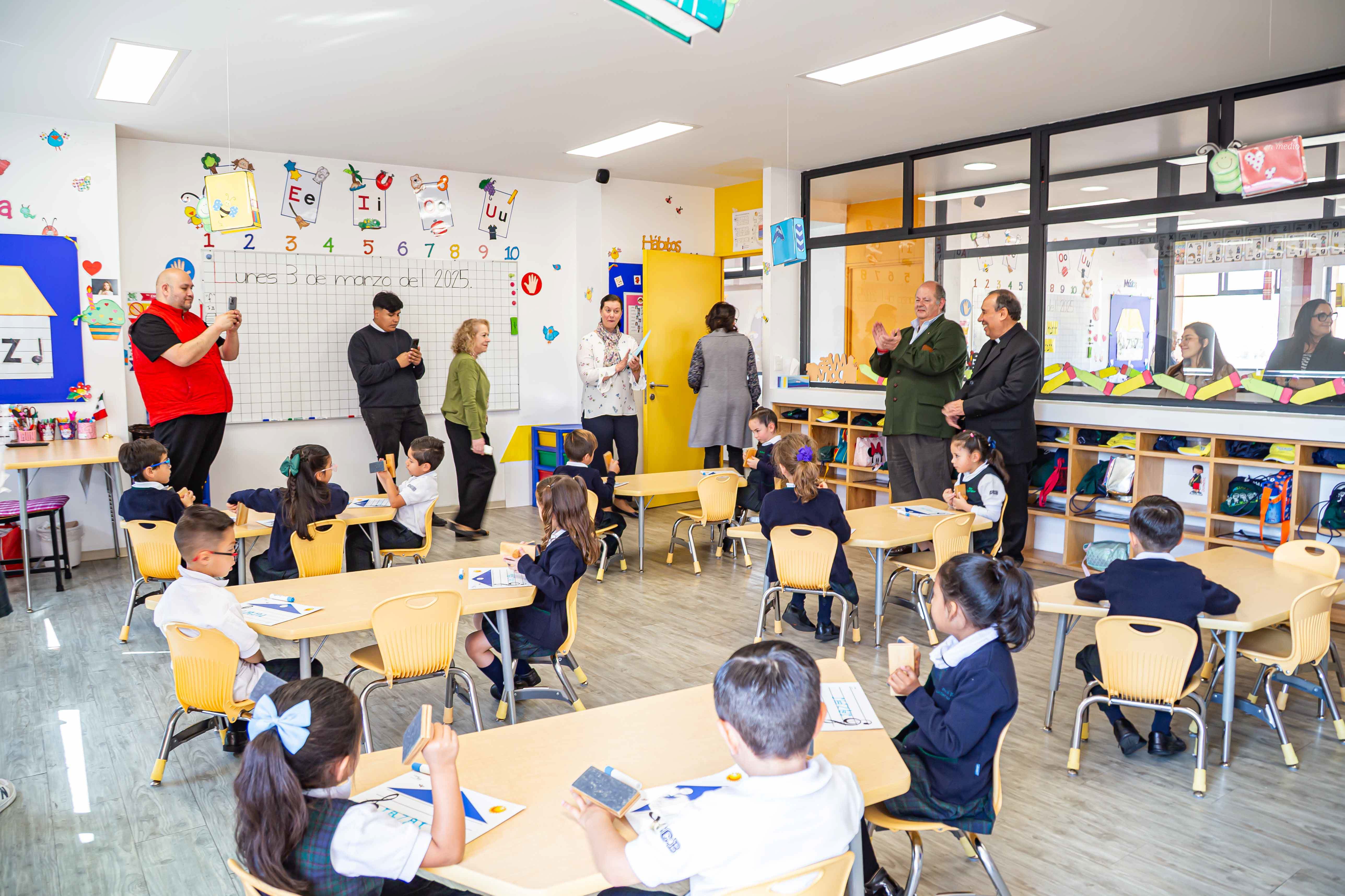 Visita Pastoral al Colegio Carol Baur