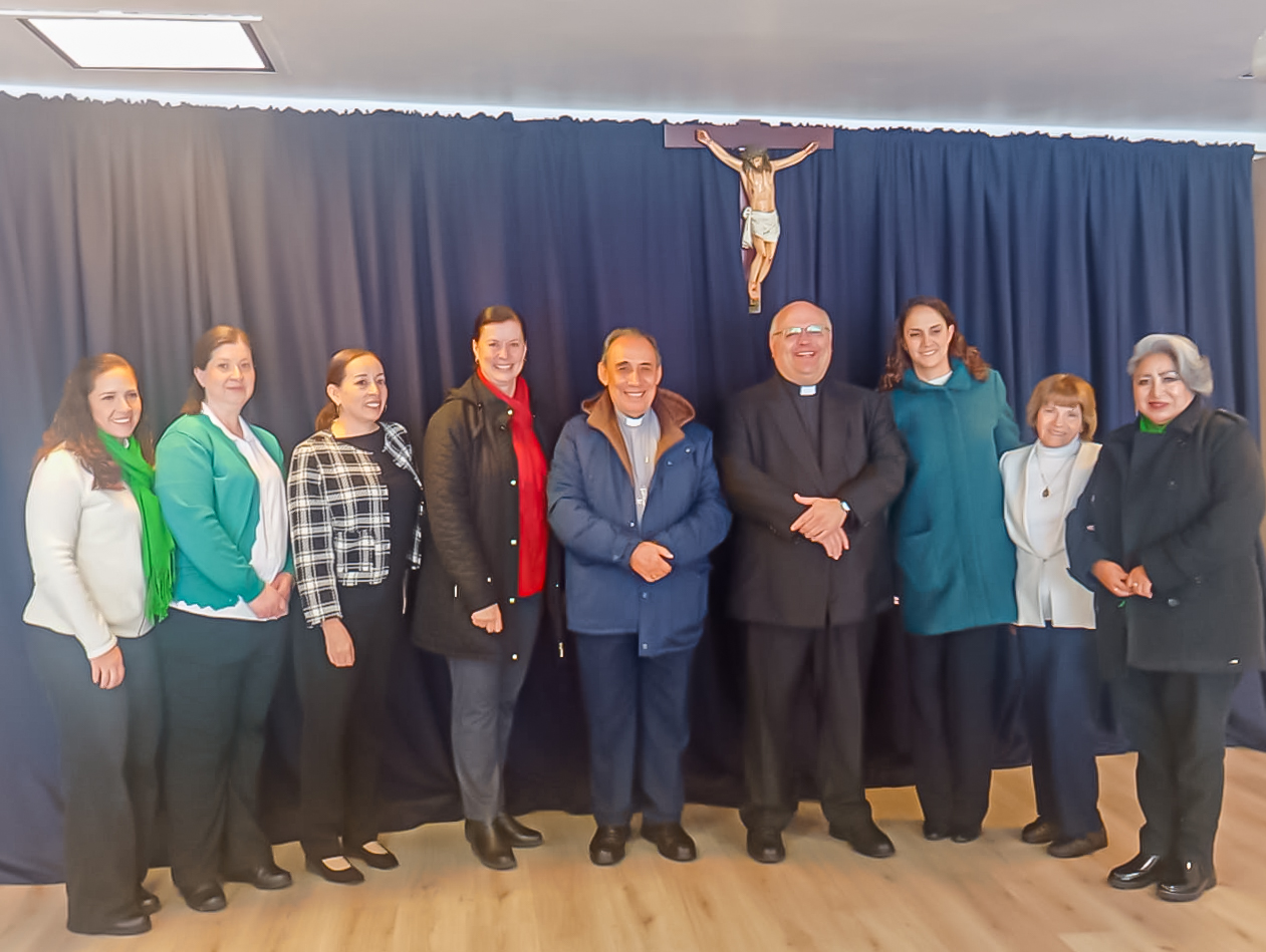 VISITA PASTORAL AL KINDER GROVE